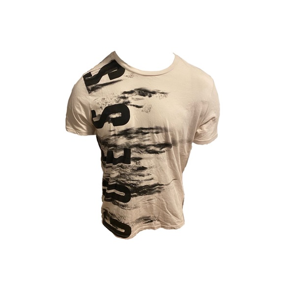 ⚡️Guess Mens fitted Graphic TSHIRT - Picture 2 of 7